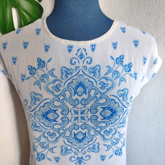 Vince Camuto Side Tie Medallion Blouse Top - Picture 3 of 7